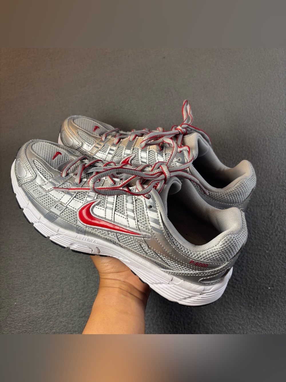 Nike P-6000 (GS) Sneakers Mesh Metallic
Silver Gym Red Boys Size 6.5Y